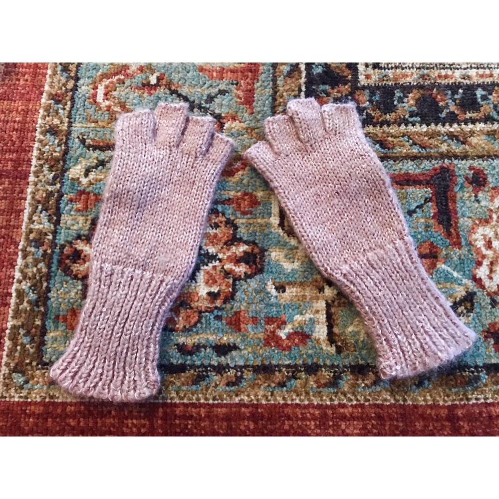 Knit fingerless hand mittens